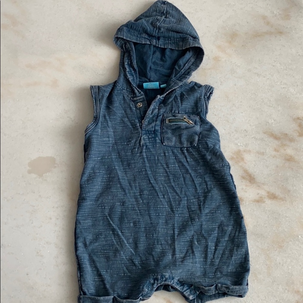 Baby romper w/zipper pocket